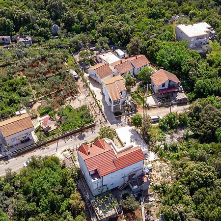 Lovely In Osobljava With Wifi شقة