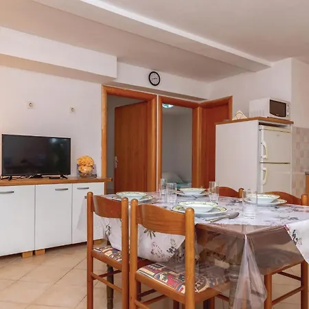 Appartement 2 Bedroom Lovely Apartment In Osobljava