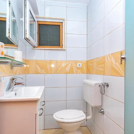 Apartment Lovely In Osobljava With Wifi *