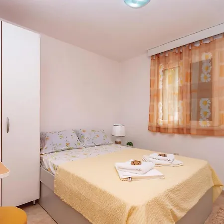 2 Bedroom Lovely Apartment In Osobljava *