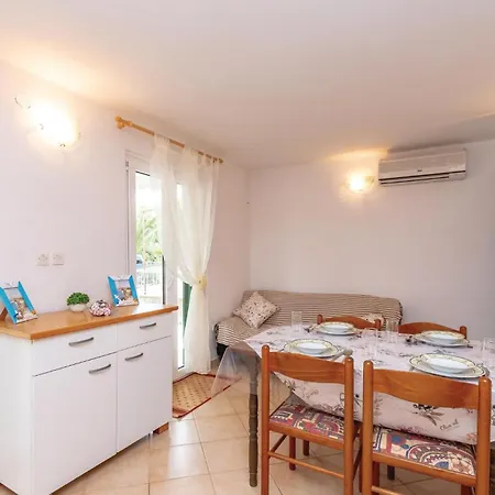 2 Bedroom Lovely Apartment In Osobljava * Osobjava