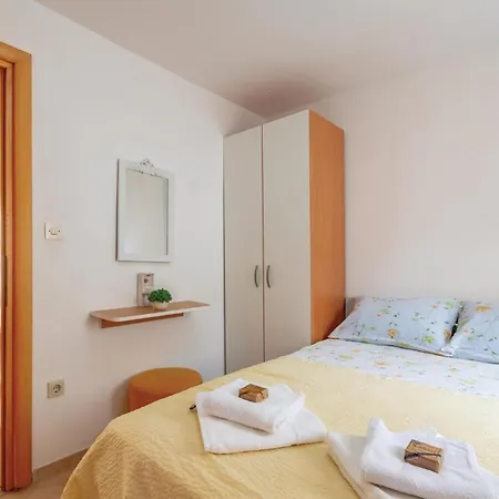 2 Bedroom Lovely Apartment In Osobljava