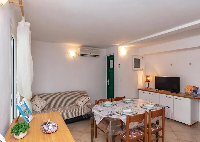 Lovely In Osobljava With Wifi *