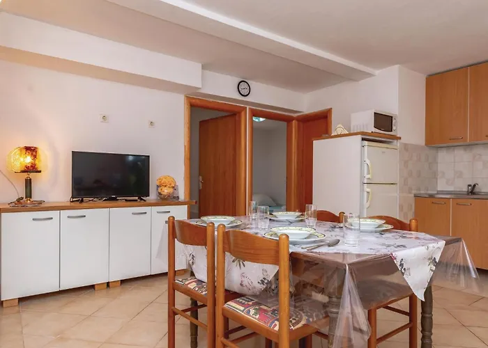 Appartement Lovely In Osobljava With Wifi